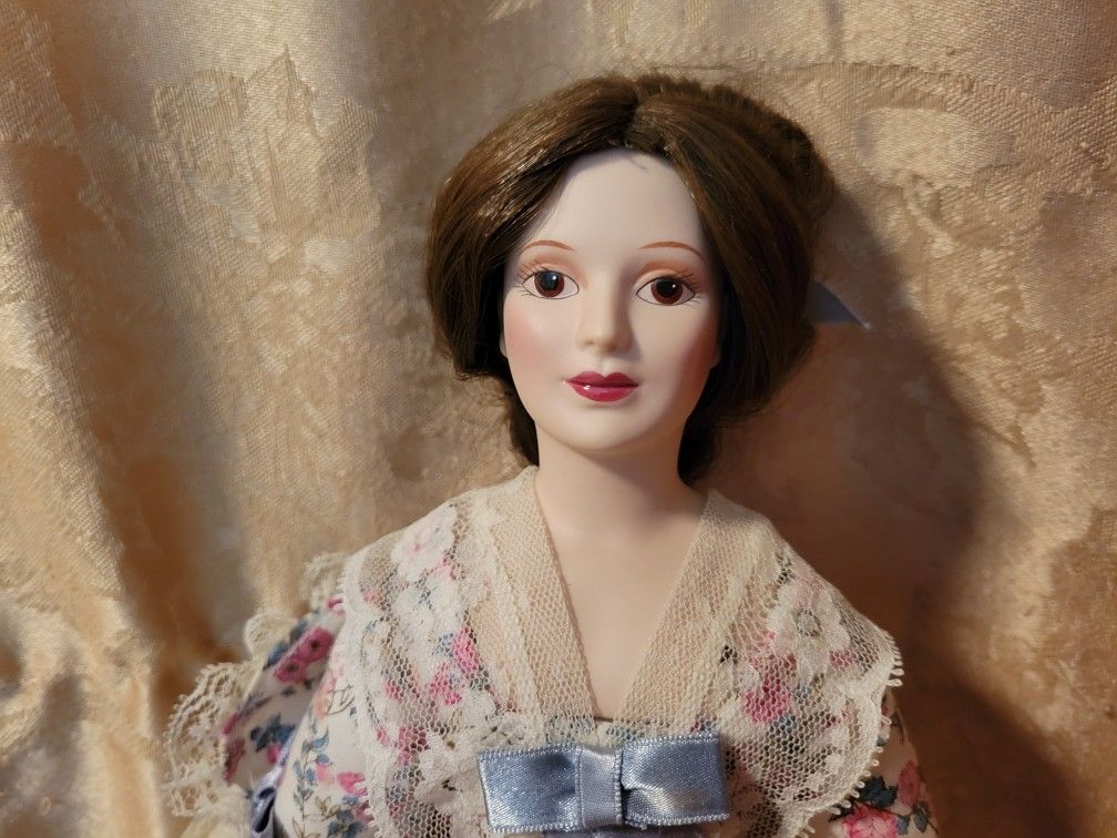 Vintage Porcelain Doll Priscilla, Jamestown From The Hamilton Collection