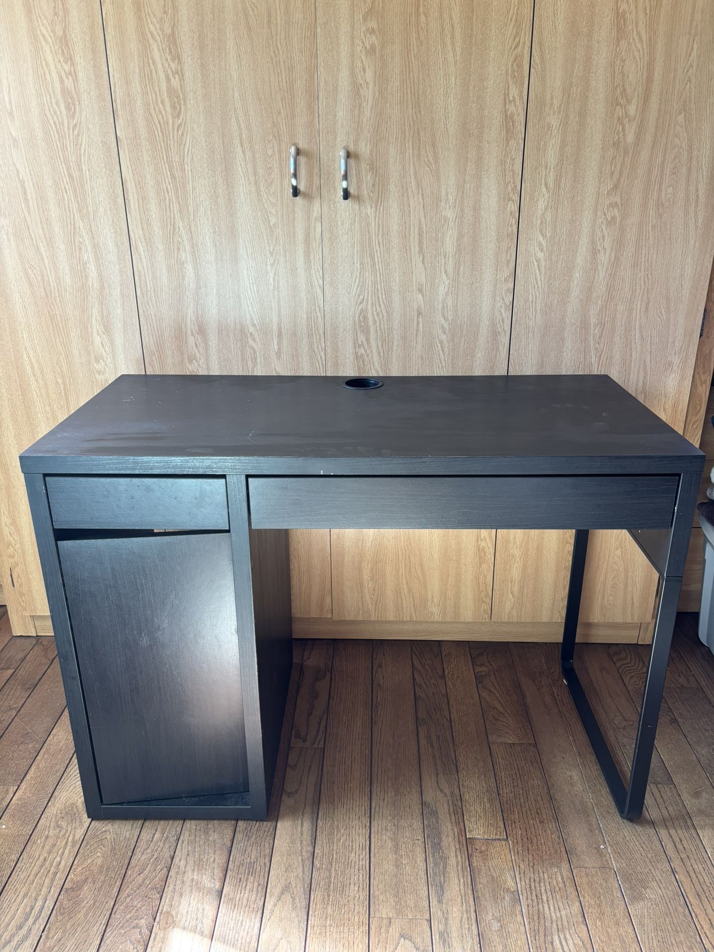 IKEA MICKE Desk
