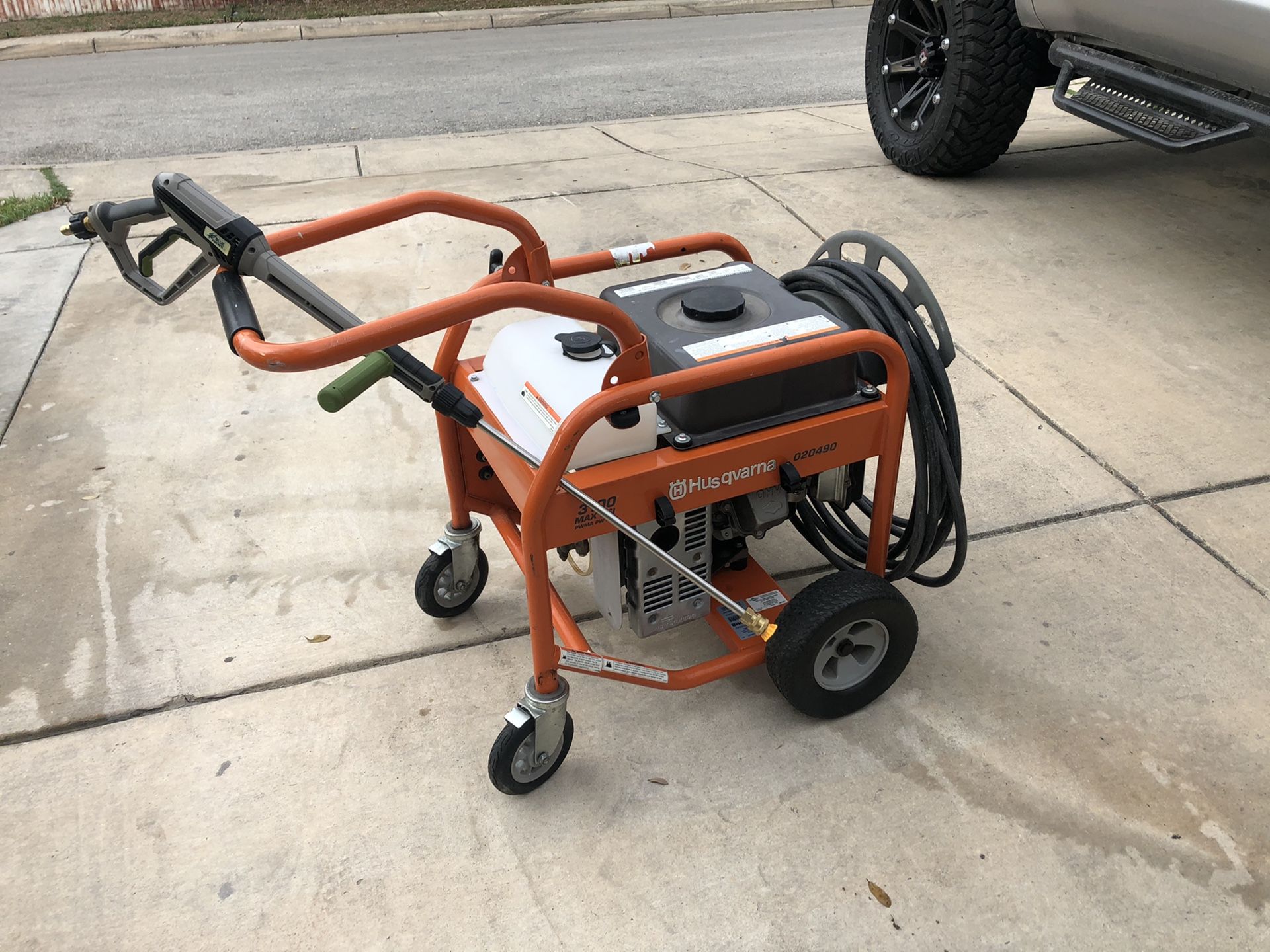 Husqvarna 3100 PSI 2.8GallonGPM Cold Water Gas Pressure Washer with