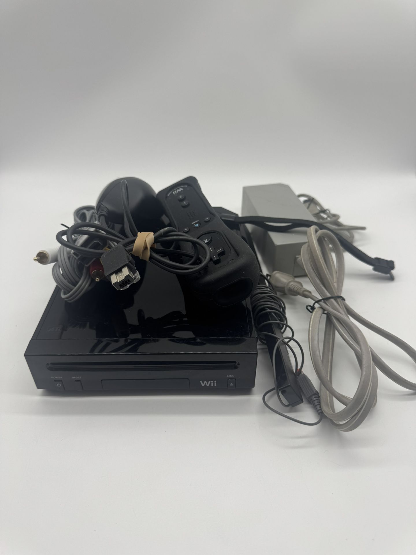 Nintendo Wii RVL-101 (USA/Canada) Console Bundle w/ Controller and Cables Tested