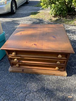  Wooden Matching Coffee Tables (MESAS)And Side Table With Storage Drawers