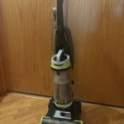 Bissell Clean View Swivel Pet, Triple Action Brush Vaccum.