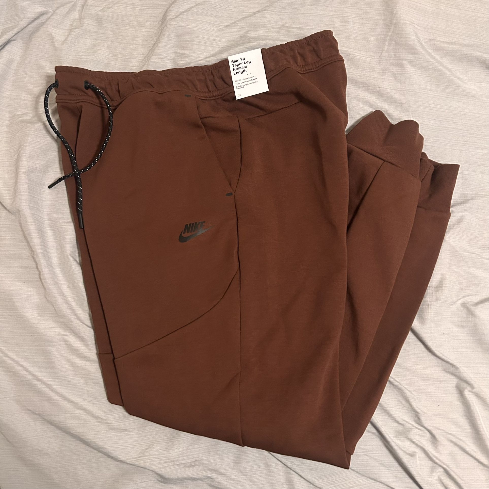 New Nike Tech Fleece Joggers Men’s Size Large