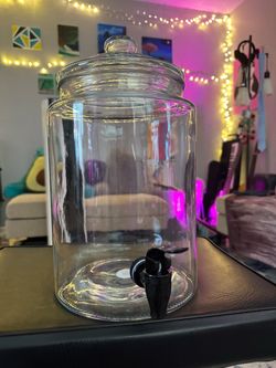 5 Glass Beverage Dispensers with Lid and Spigot