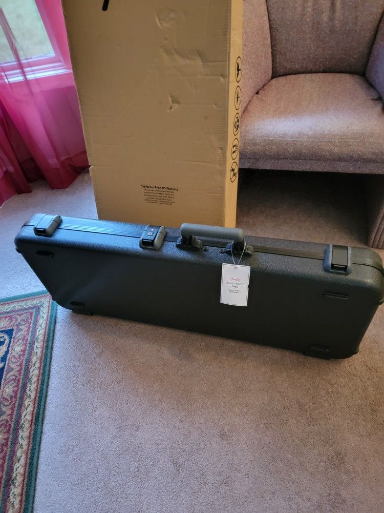 FENDER DELUXE MOLDED STRATOCASTER/ TELECASTER ELECTRIC GUITAR HATD CASE