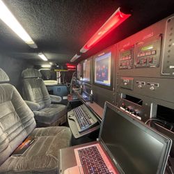 SURVEILLANCE VAN - Ford E-SERIES