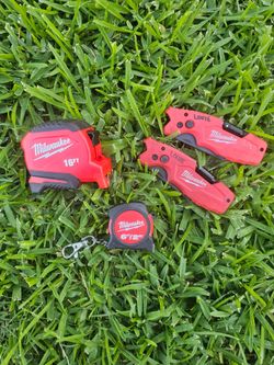 Milwaukee Tool Set – Tape Measures & Utility Knives