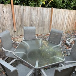 Patio Table And Six Chairs Set / Patio Furniture