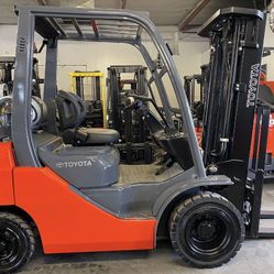2018 Toyota 8FGU25 Forklift 