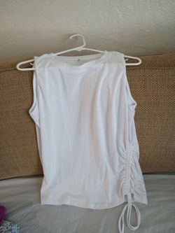 Cash only ladies white sleeveless shirt don't no the size tag missing