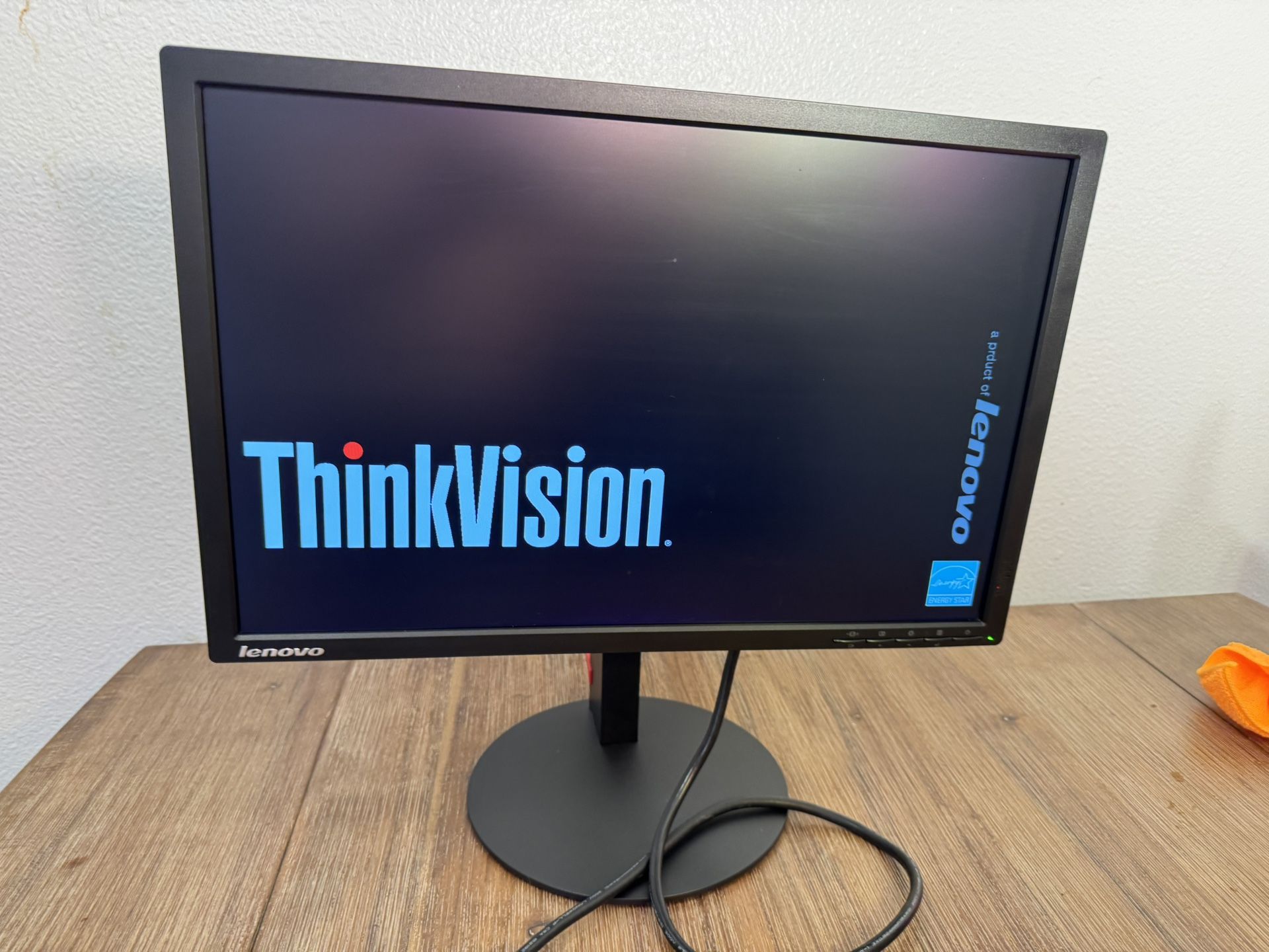 Lenovo ThinkVision T2254 22" LED Monitor – Model VNA17RZP – Excellent Condition