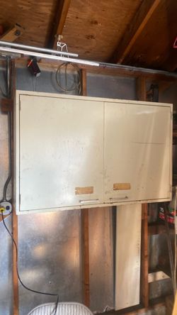 Metal wall cabinet