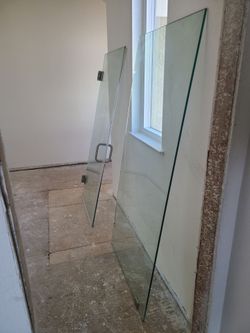 Glass shower doors
