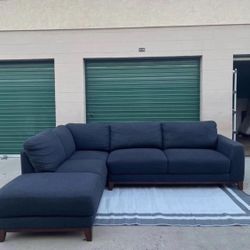 Living Spaces Sectional Couch *Delivery Available*