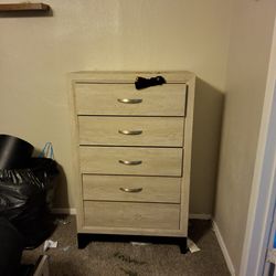 Dresser for SALE ***MUST PICKUP*** (IRVING)