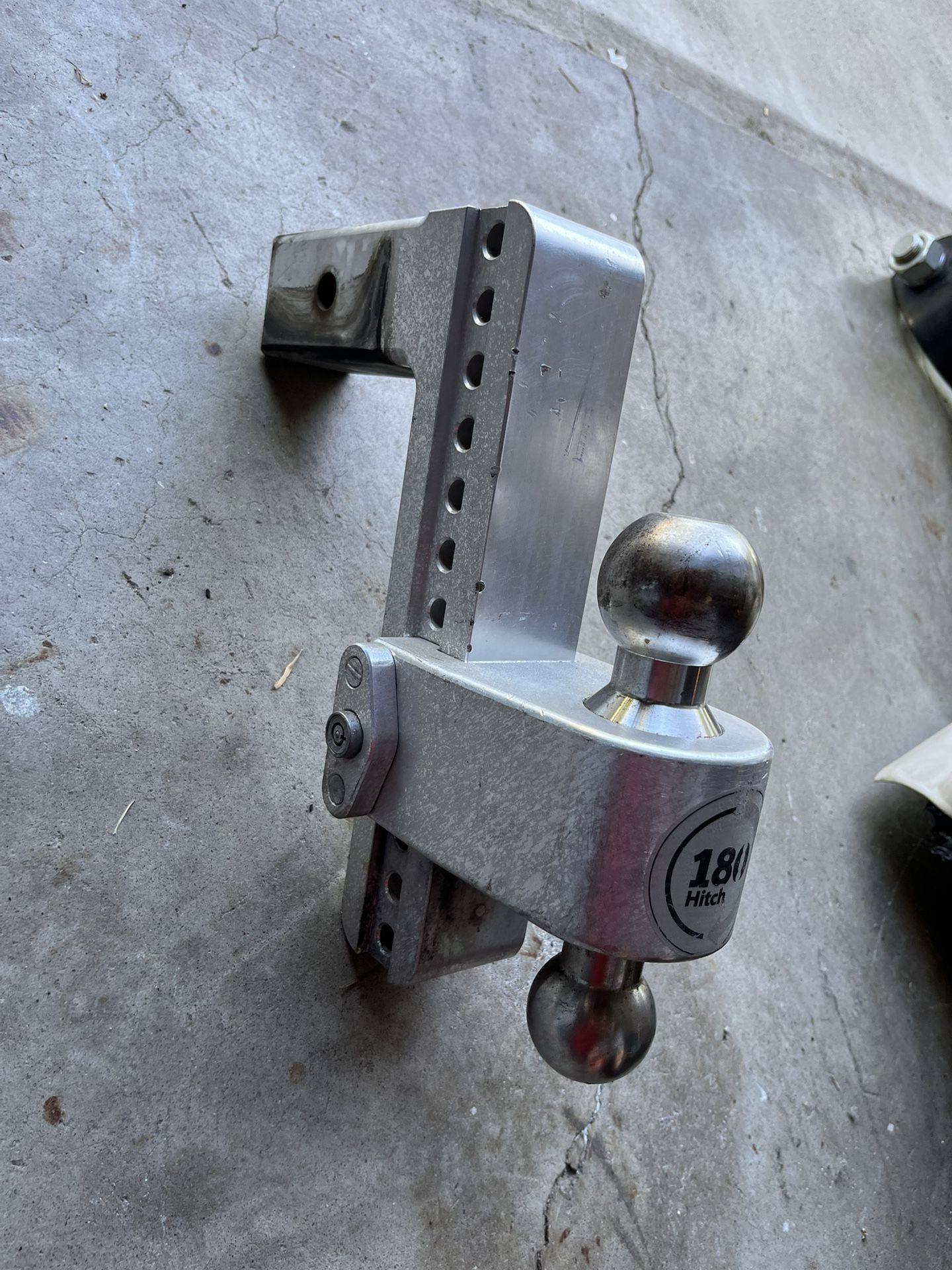 WEIGH SAFE 180° TRAILER HITCH