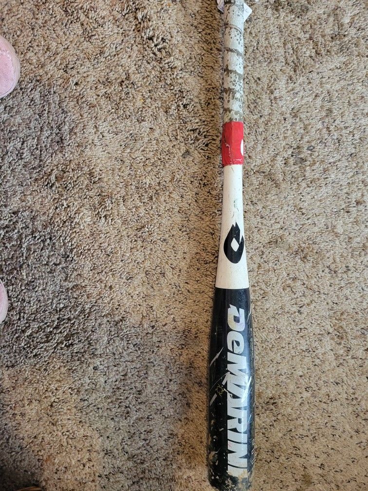 T- BALL BAT DeMarini VOODO BLACK BAT