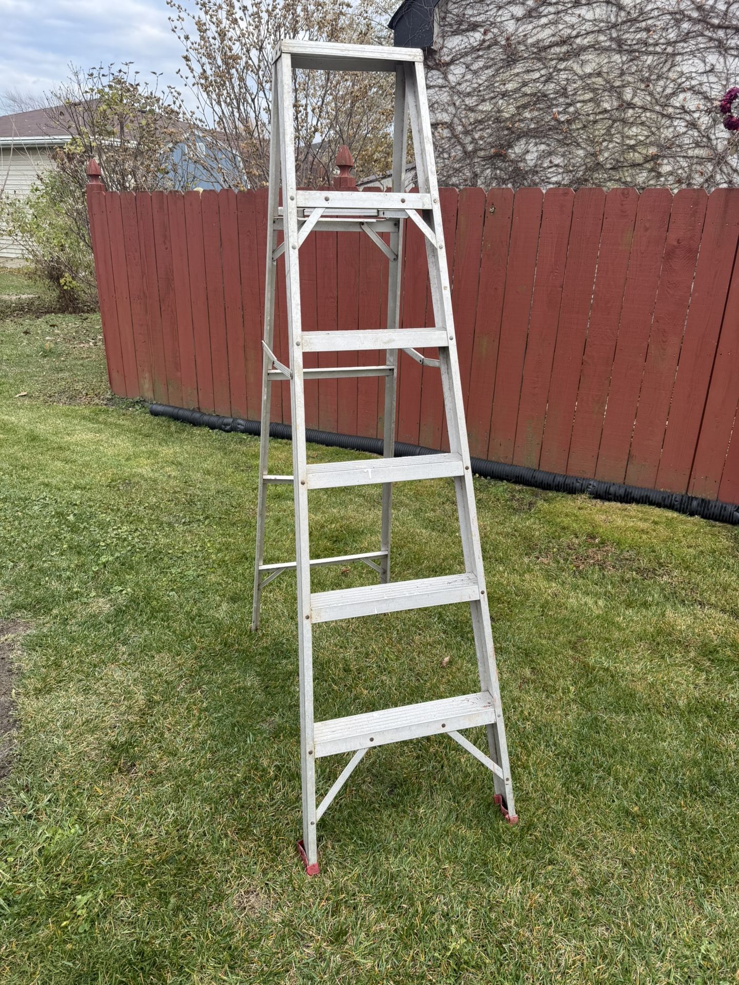 6’ Aluminum Step Ladder 