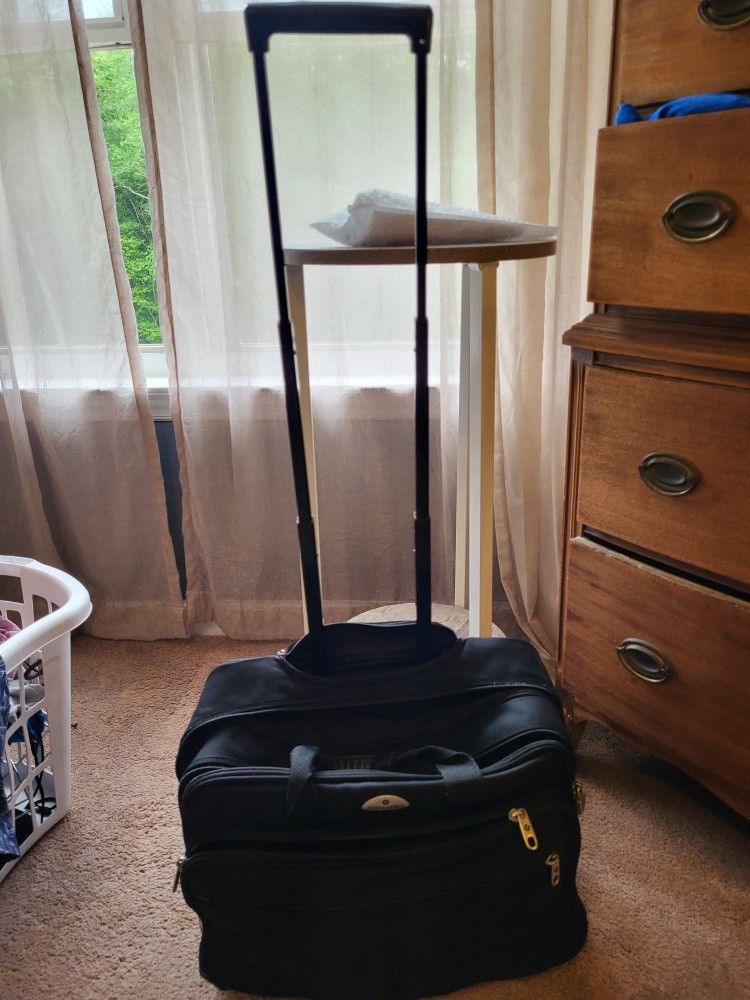 Multi-pocket Wheeling Briefcase