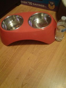 BASE. CON. PLATOS. PARA. MASCOTAS. NUEVO