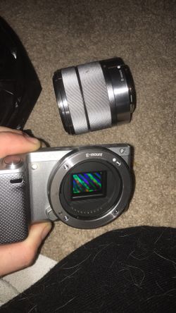 Sony NEX-5n (does not come with lens)