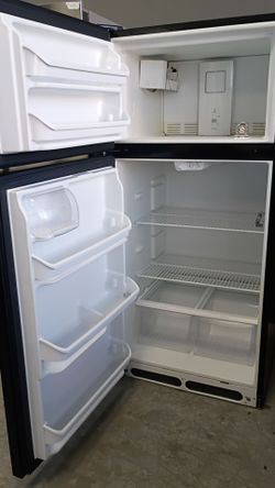 Black Frigidaire top freezer bottom refrigerator with warranty delivery fee depends on address 🏠🛣️🛻