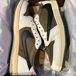 Travis Scott Jordan 1 Low (Size 10)