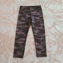 Athleta Girl Printed Chit Chat Black Camo Capri Leggings Girl’s Size Large