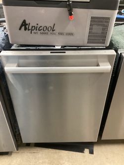 Bosch 800 Series 24 in Top Control Built-in Dishwasher with Third Rack, 42 Decibel and Power Control