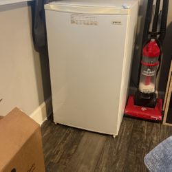 Mini Fridge 