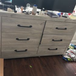 Dresser 