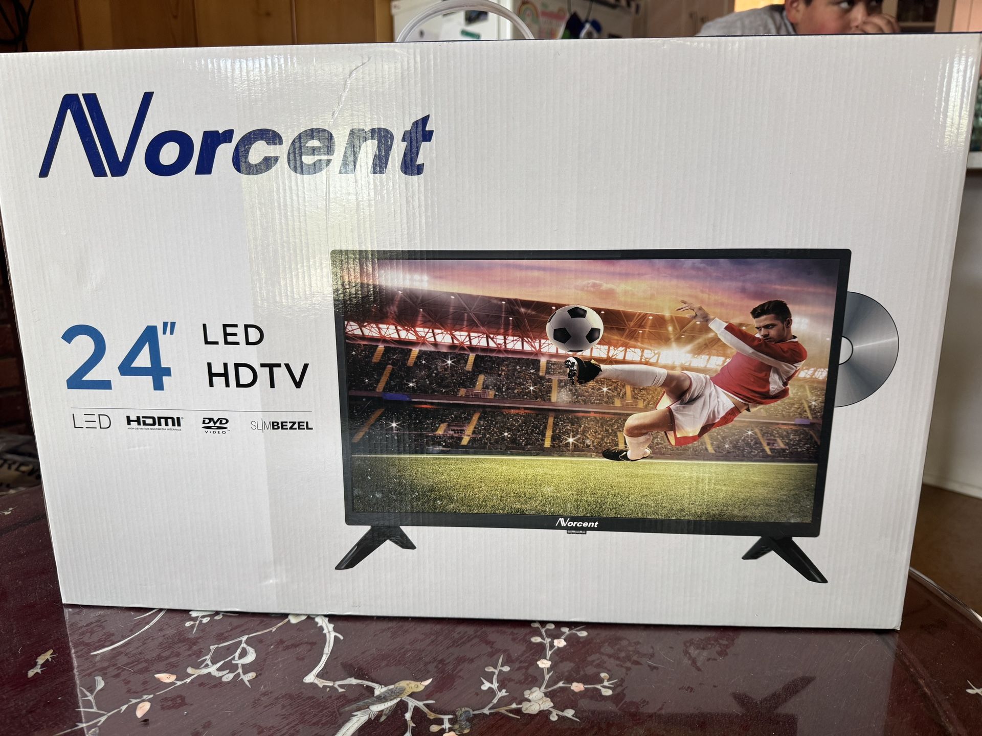24” LED HDTV w/DVD Player