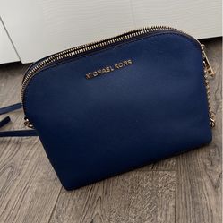 Like New Michael Kors Crossbody Purse 