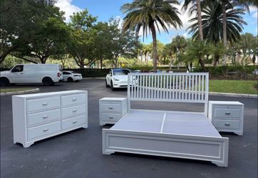 Beautiful Bedroom Set King Size Solid Wood White Color In Excellent Condition by Ly Furniture