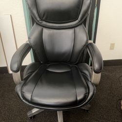 La-Z-Boy Harnett Black Bonded Leather Traditional Ergonomic Adjustable Height Swivel Faux Leather Executive Chair