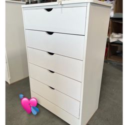 Dresser No Knobs 