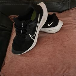 Tenis Nike  De Dama 5 Y Medio 