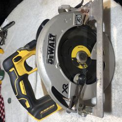 Dewalt Saw 20v Flex Volt 71/4