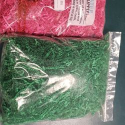 Red And Green Crinkle Cut Paper Shred, New