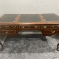 Henredon Tooled Leather Chippendale Mahogany Executive Writing Desk