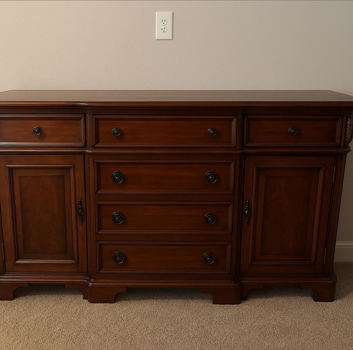 Dresser With Mirror