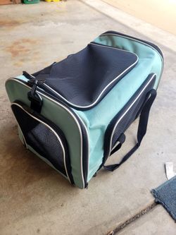 Medium pet carrier