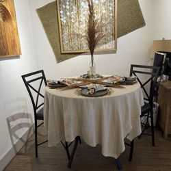 ROUND DINING TABLE 