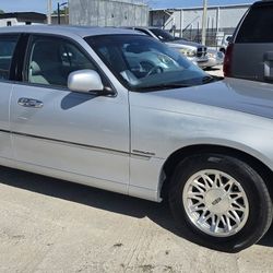1999 Lincoln Town Car 