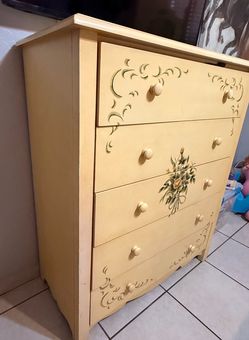 Vintage 4-Piece Bedroom Set – Dresser, Mirror & 2 Nightstands