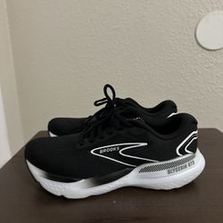 Brooks Shoes. Good Condition. Men Size 