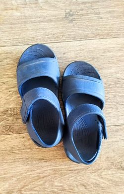 Kids New Slippers -Never Used- Size 9-10