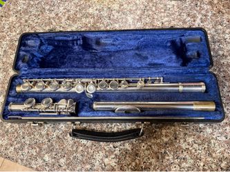 Armstrong Student Flute in Case 104 model – Great Condition, Ready to Play