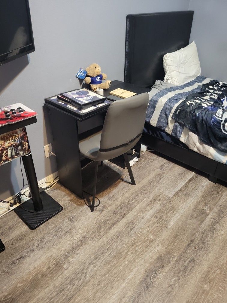 Black Desk And Chair