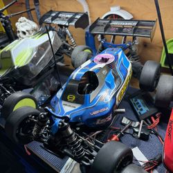 Losi 8.2 1/8 Nitro RC Car